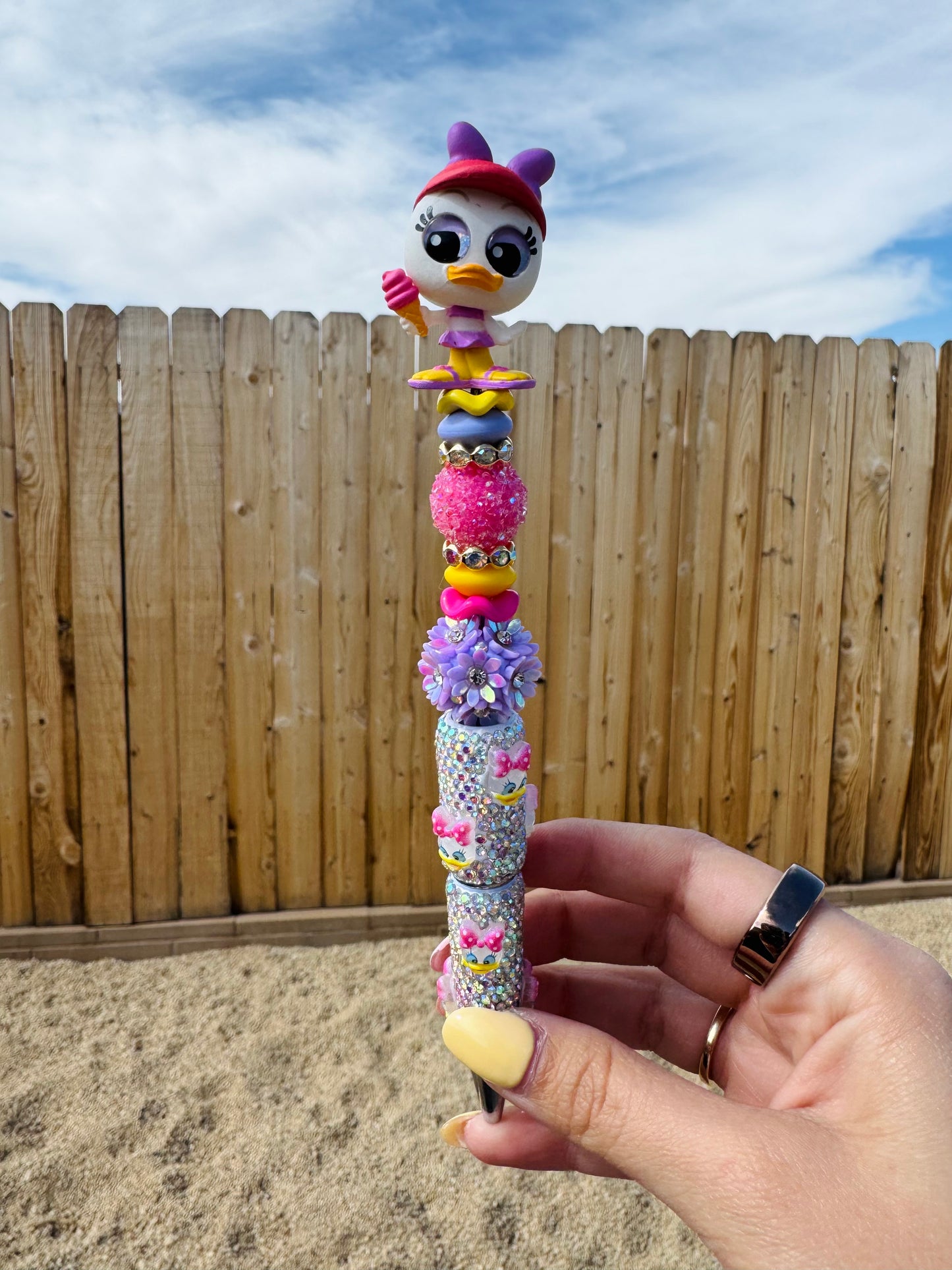 Premade Daisy Pen