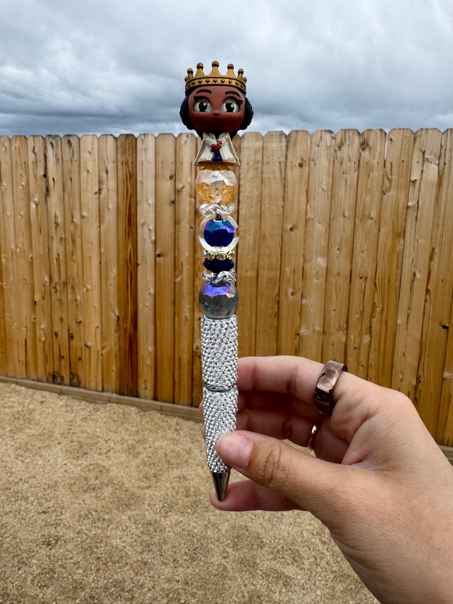 Premade Queen Pen